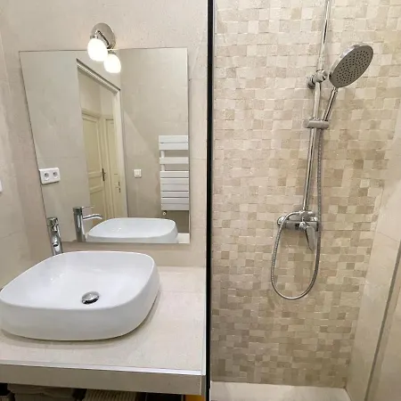Renting - Penchienatti - Spacious - 2 Bedrooms - King Bed - View Heart Of * Niza